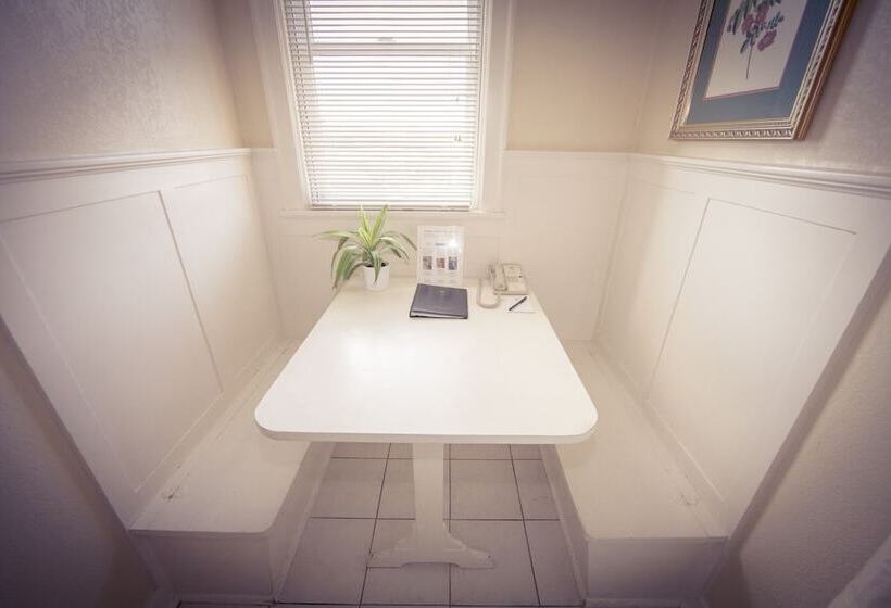 Quarto Deluxe, Marqueen