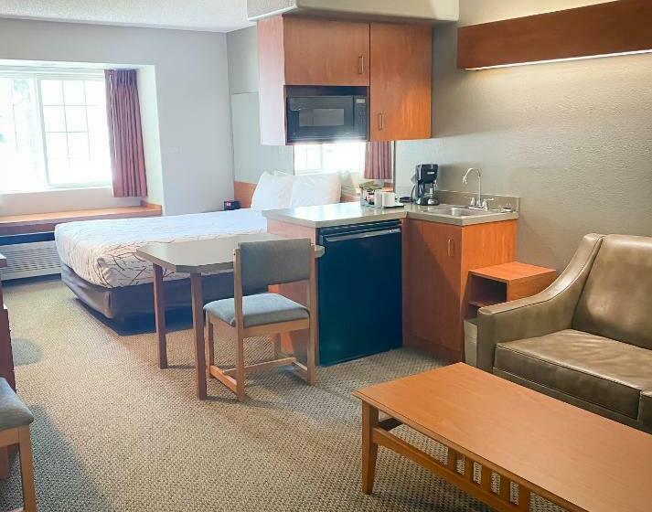 스위트, Monument Inn & Suites