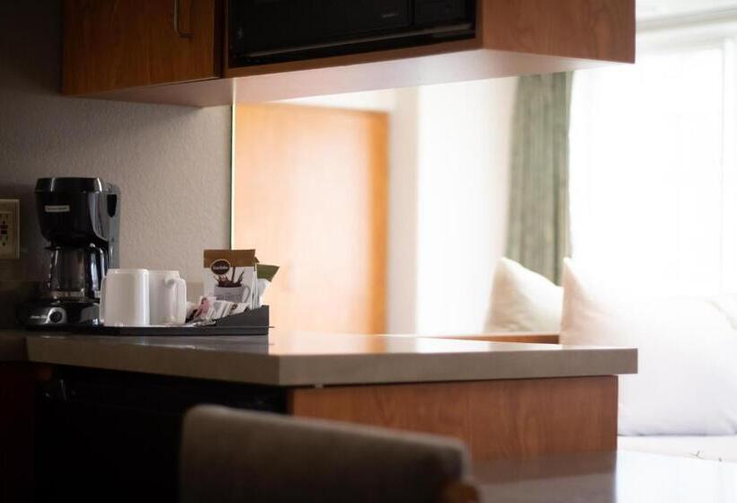 스위트, Monument Inn & Suites