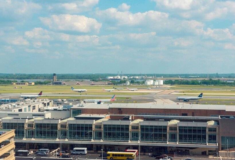 带2个双人床的标准工作室, Philadelphia Airport Marriott