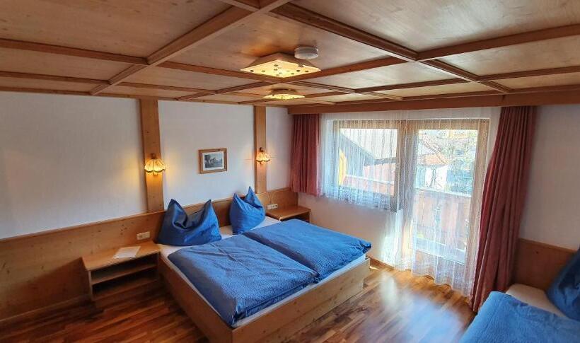 标准三人间, Pension Appartements Via Claudia