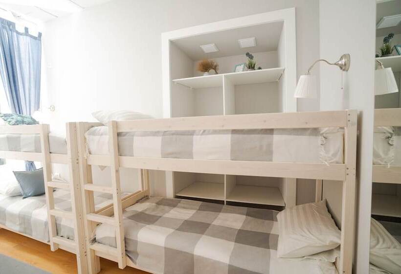 اتاق استاندارد با سرویس بهداشتی مشترک, Forrest House
