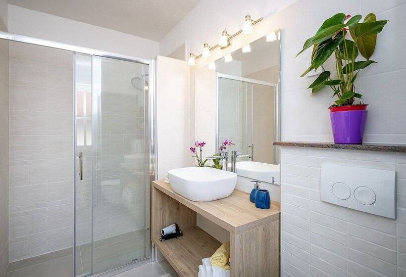 Апартаменты Deluxe 1 Спальня Вид на Море, Villa Riva
