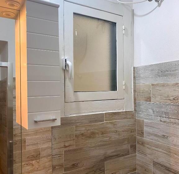غرفة ديلوكس, Dani's House