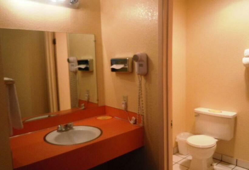キングサイズベッドのスタンダードルーム, Red Lion Inn & Suites Yakima
