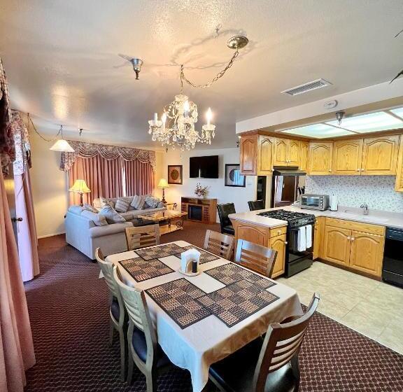 Люкс 2 Спальни, Oakridge Inn