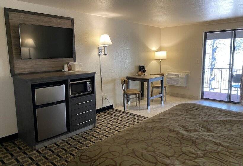 Номер Deluxe, Motel In The Pines