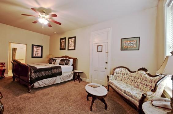 Люкс Кровать Кинг, New Orleans Hotel Eureka Springs