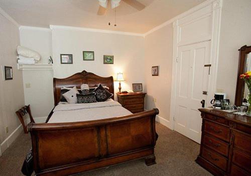 Номер Стандартный Кровать Куин, New Orleans Hotel Eureka Springs
