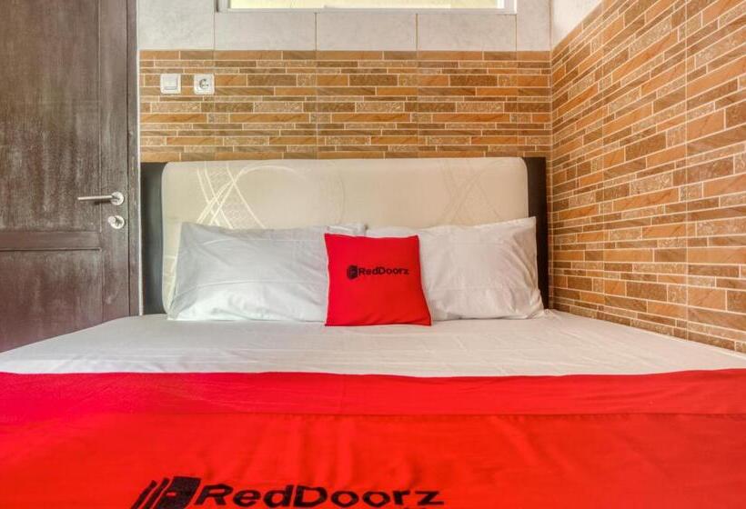 Номер Economy, Reddoorz @ Panglima Polim 2