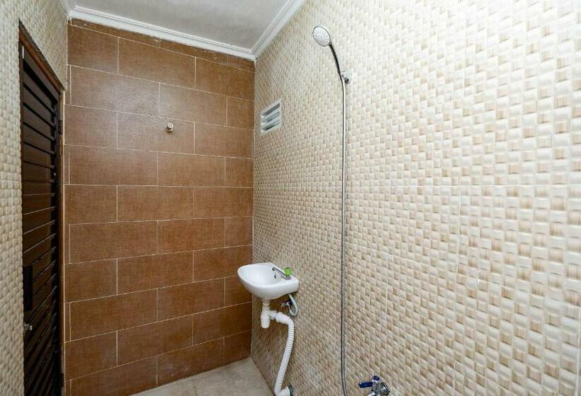 Семейный Номер, Spot On 2240 Simpang Tujuh Residence