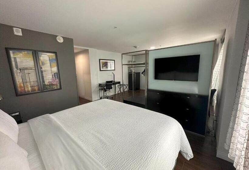 מיטת קינג בסוויטה, Holiday Inn Express   Dallas Downtown, An Ihg