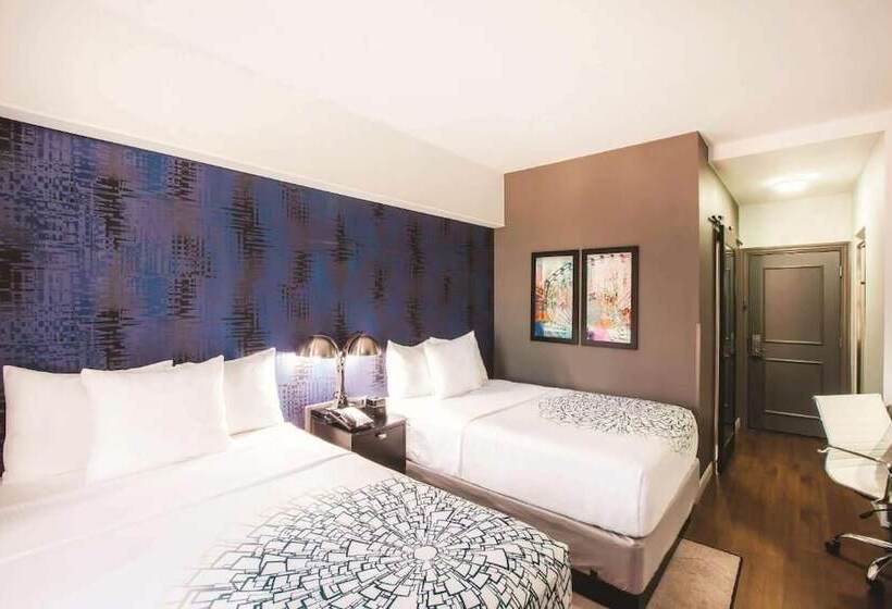 스탠다드 룸 더블 침대 2개, Holiday Inn Express   Dallas Downtown, An Ihg