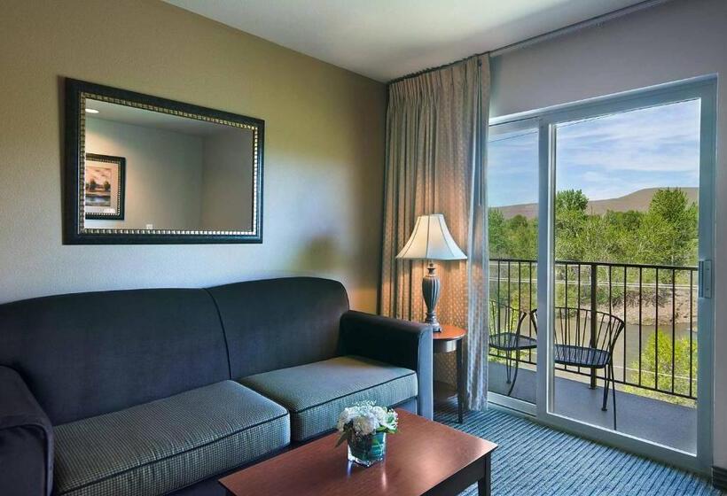 クイーンサイズベッドのスイートルーム, Oxford Suites Yakima