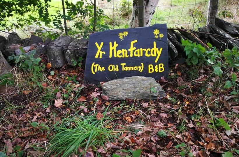 Номер Стандарт Вид на Сад, Yr Hen Farcdy