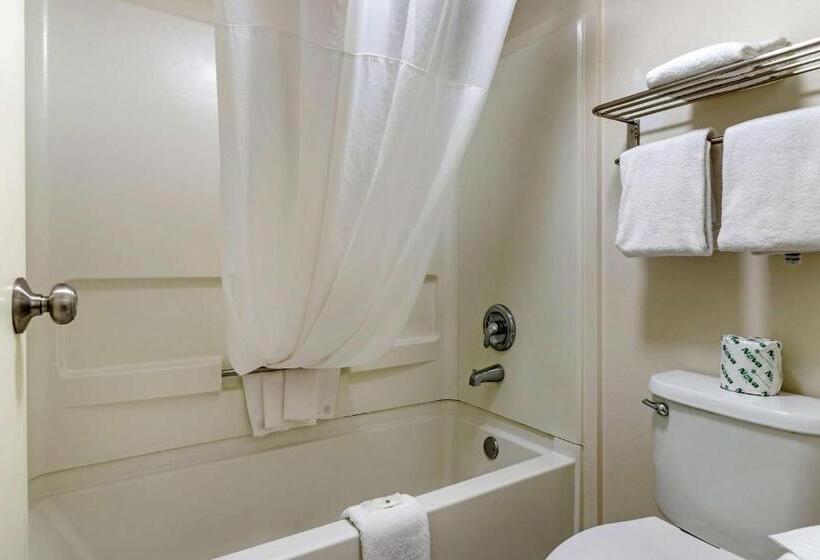 חדר סטנדרט עם מיטת קינג, Quality Inn Brunswick