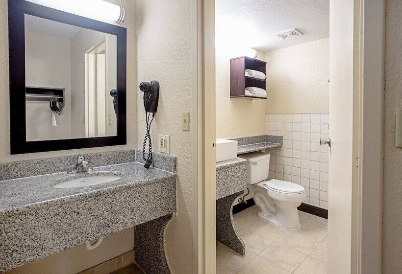 اتاق پرمیوم, Red Roof Inn Plus+ Wichita East