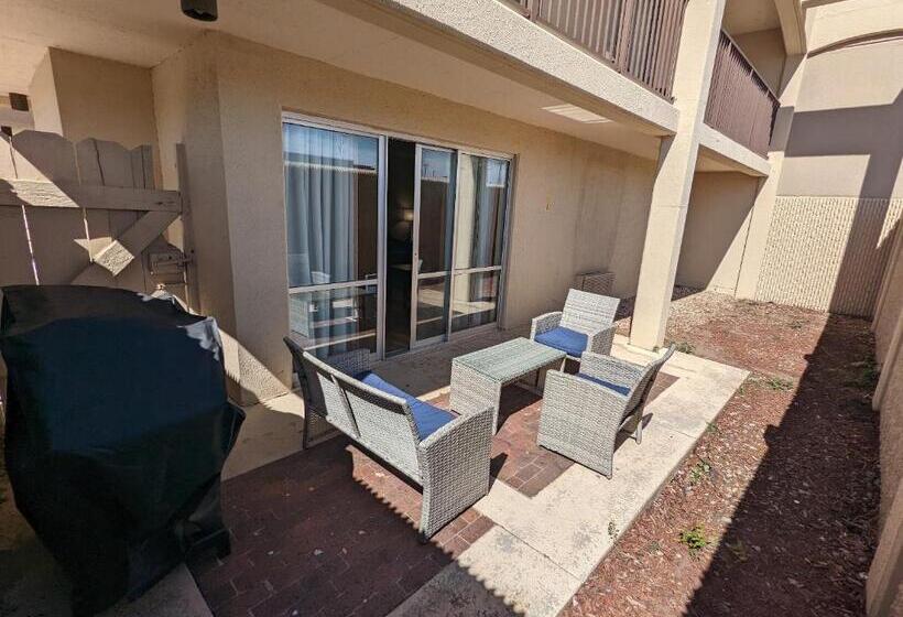 اتاق سوپریور با تخت بزرگ, Red Roof Inn Plus+ Wichita East