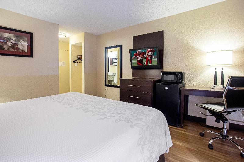 اتاق لوکس با تخت بزرگ, Red Roof Inn Plus+ Wichita East
