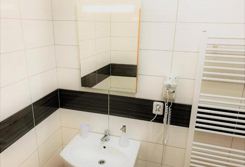 استودیوی استاندارد, Mikulov Inn   Hotel Zeme