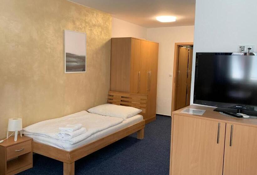 استودیوی استاندارد, Mikulov Inn   Hotel Zeme