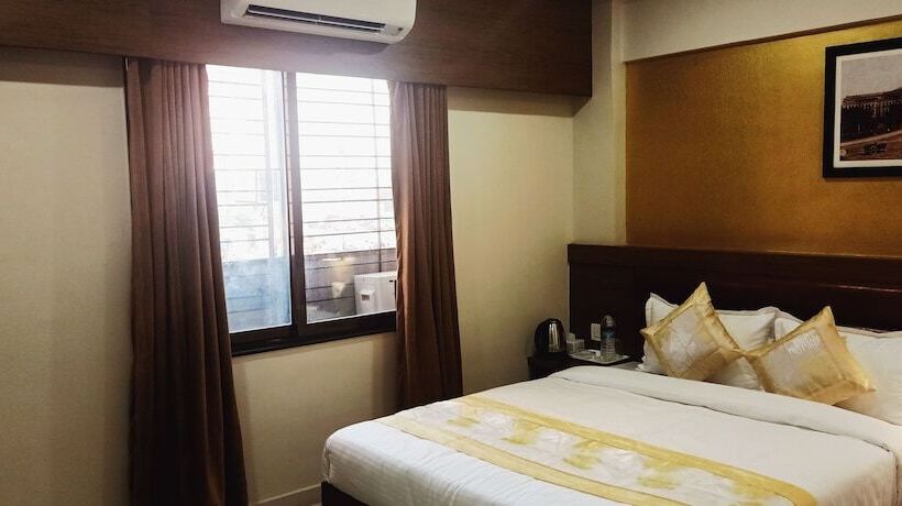 Deluxe Room, Crystal Luxury Inn  Bandra
