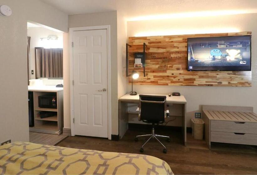 غرفة قياسية سرير كينج لذوى الإحتياجات الخاصة, Baymont By Wyndham Gatlinburg On The River