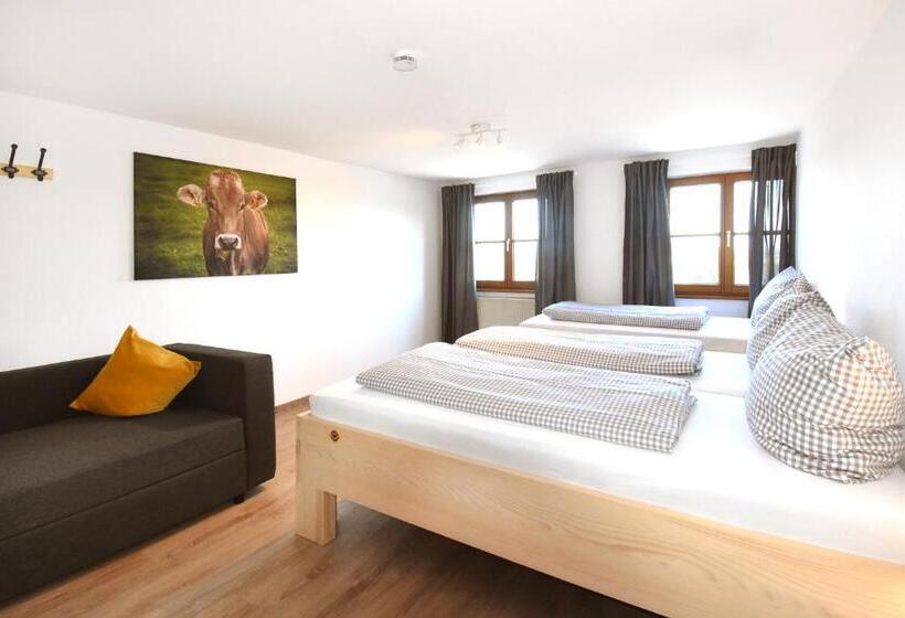Люкс 2 Спальни, Alps Hostel