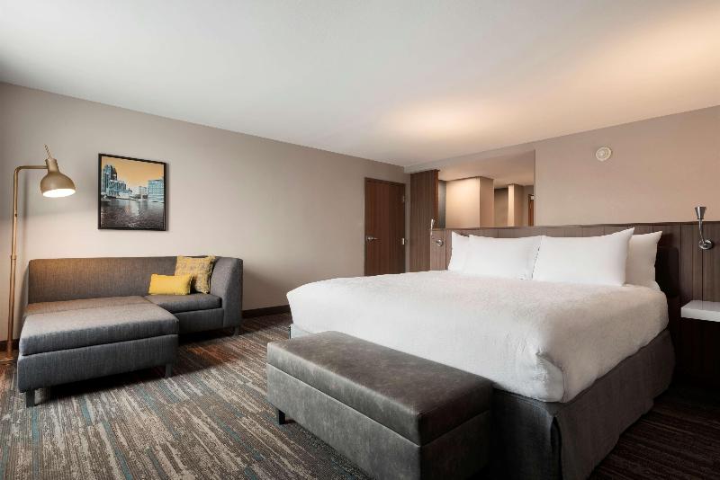 Номер Deluxe Кровать Кинг, Hilton Garden Inn Milwaukee Brookfield Conference Center, Wi