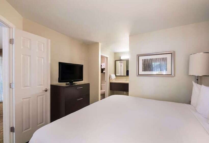 스위트, Sonesta Es Suites Dulles Airport