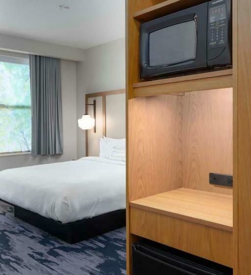 キングサイズベッドのスタンダードルーム, Fairfield Inn & Suites Morganton Historic Downtown