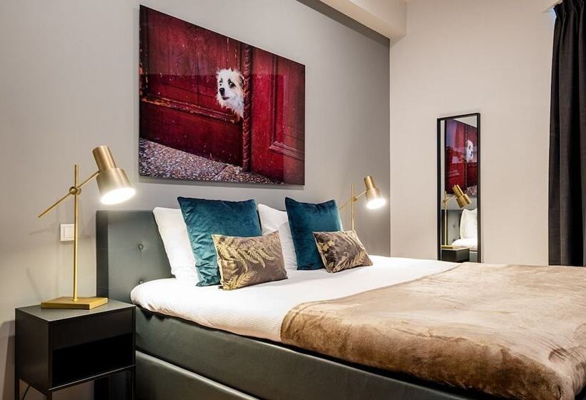 Полулюкс, Nero Office Hotel & City Café