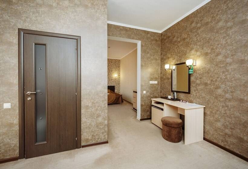小型套房, Bliss House
