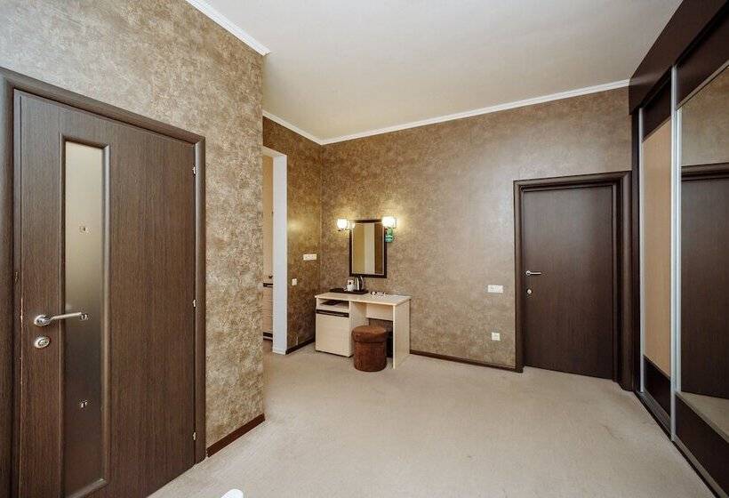 Полулюкс, Bliss House