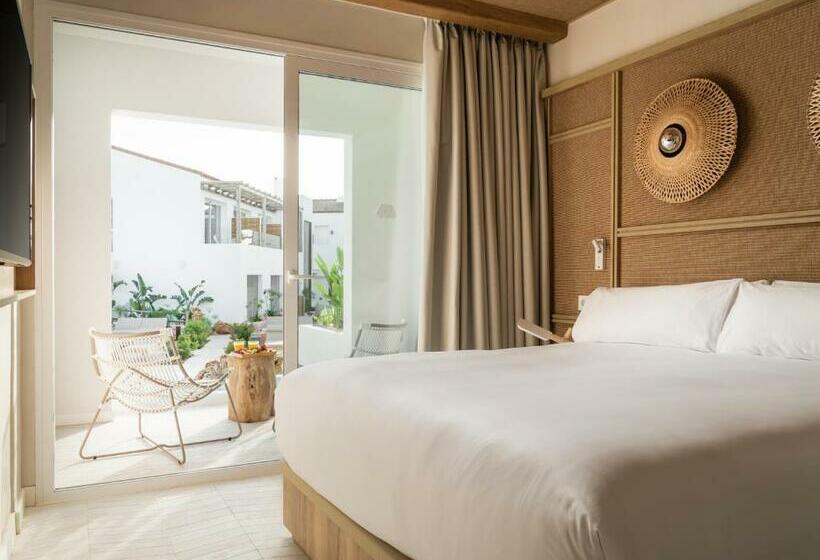 Люкс с Бассейном, Lago Resort Menorca  Suites Del Lago Adults Only