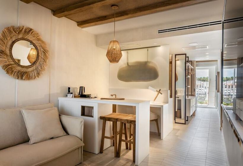 Люкс с Бассейном, Lago Resort Menorca  Suites Del Lago Adults Only