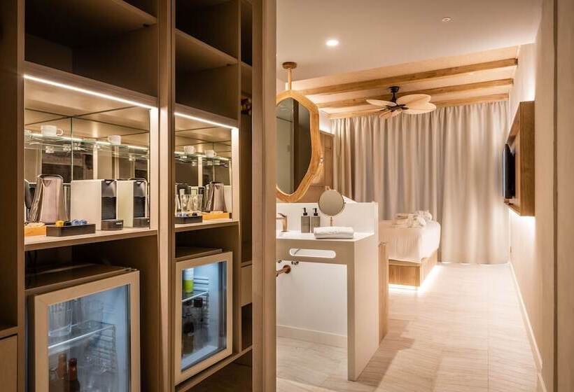 Люкс с Бассейном, Lago Resort Menorca  Suites Del Lago Adults Only