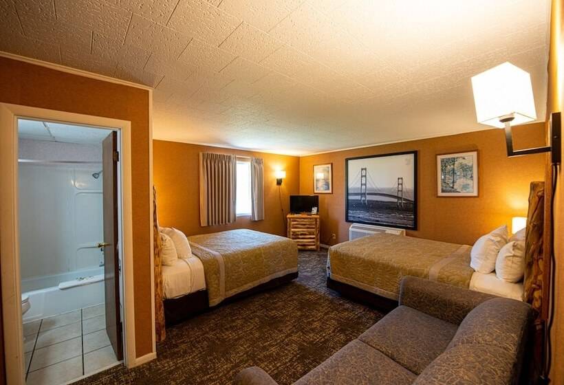 Люкс 2 Спальни, Super 8 By Wyndham Bridgeview Of Mackinaw City
