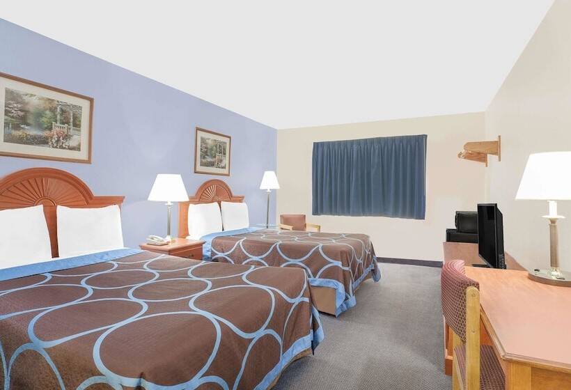带2个双人床的标准工作室, Super 8 By Wyndham Middletown