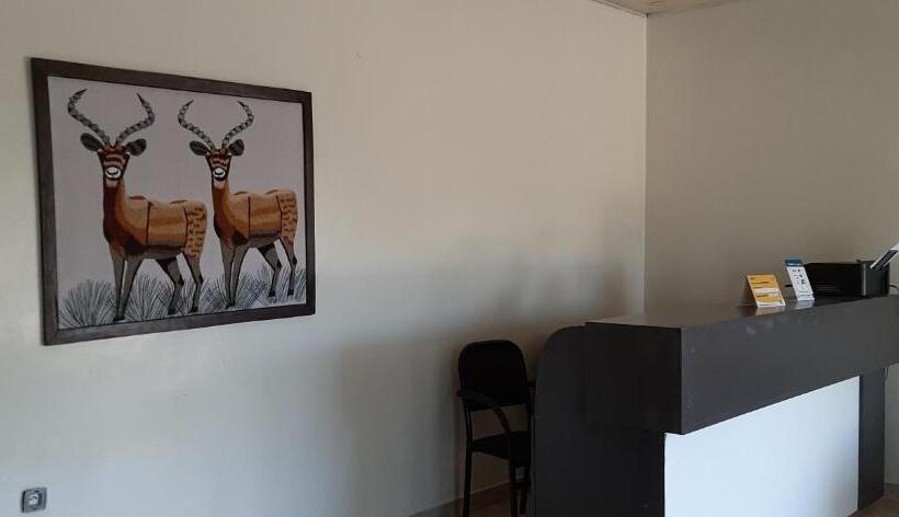 استودیوی لوکس, Airport Hill Guest House
