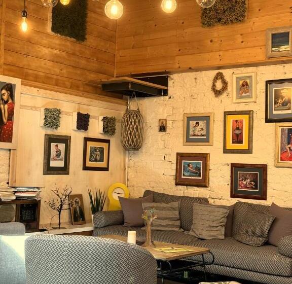 اتاق لوکس با بالکن, Boutique Guest House Yes For You