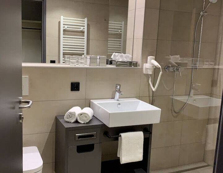 Номер Стандарт Трехместный, Jufa Hotel Laterns   Klangholzhus