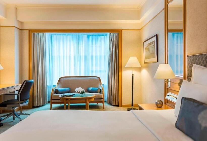 Club Room King Bed, Renaissance Riverside Hotel Saigon