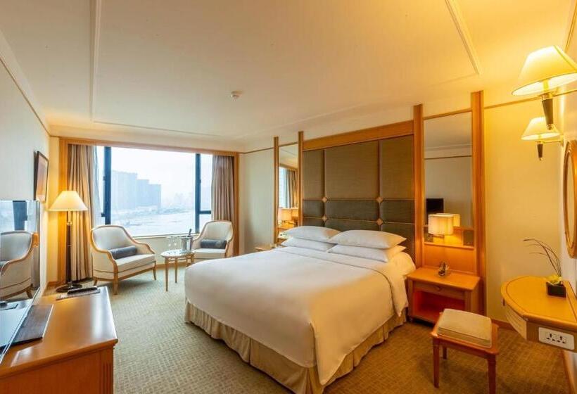 Deluxe Suite King Bed, Renaissance Riverside Hotel Saigon