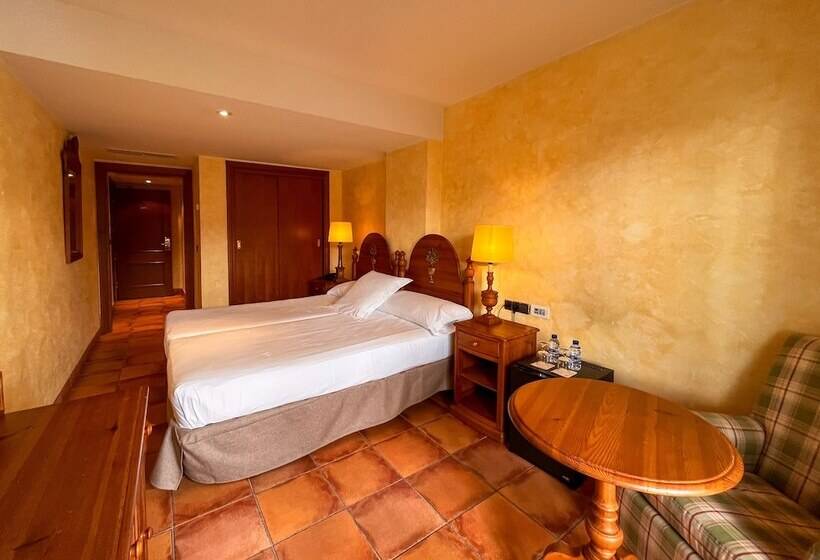 Quarto Estandar com Sacada, Vila De Tossa