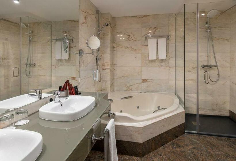 سوییت جونیور, Rafaelhoteles Atocha