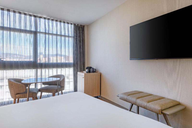 اتاق استاندارد با تخت بزرگ, Ac Hotel Som By Marriott