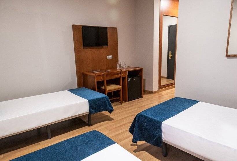 Quarto Triplo Estandar, Adonis Plaza