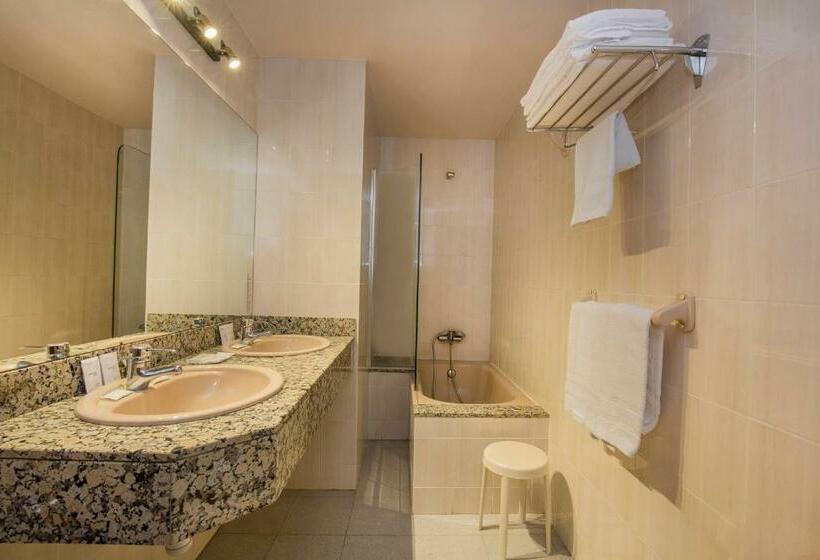 اتاق استاندارد سه نفره, Cervol