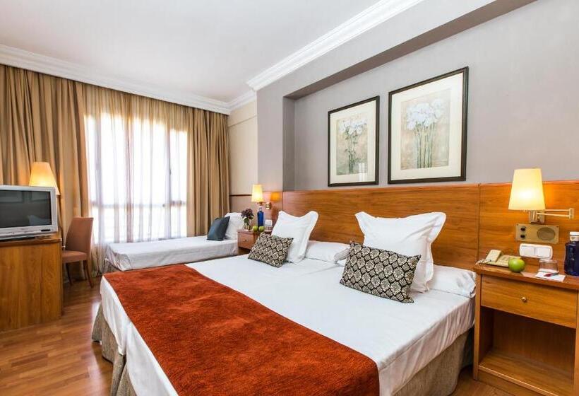 اتاق راحتی سه تخته, Leonardo Hotel Granada